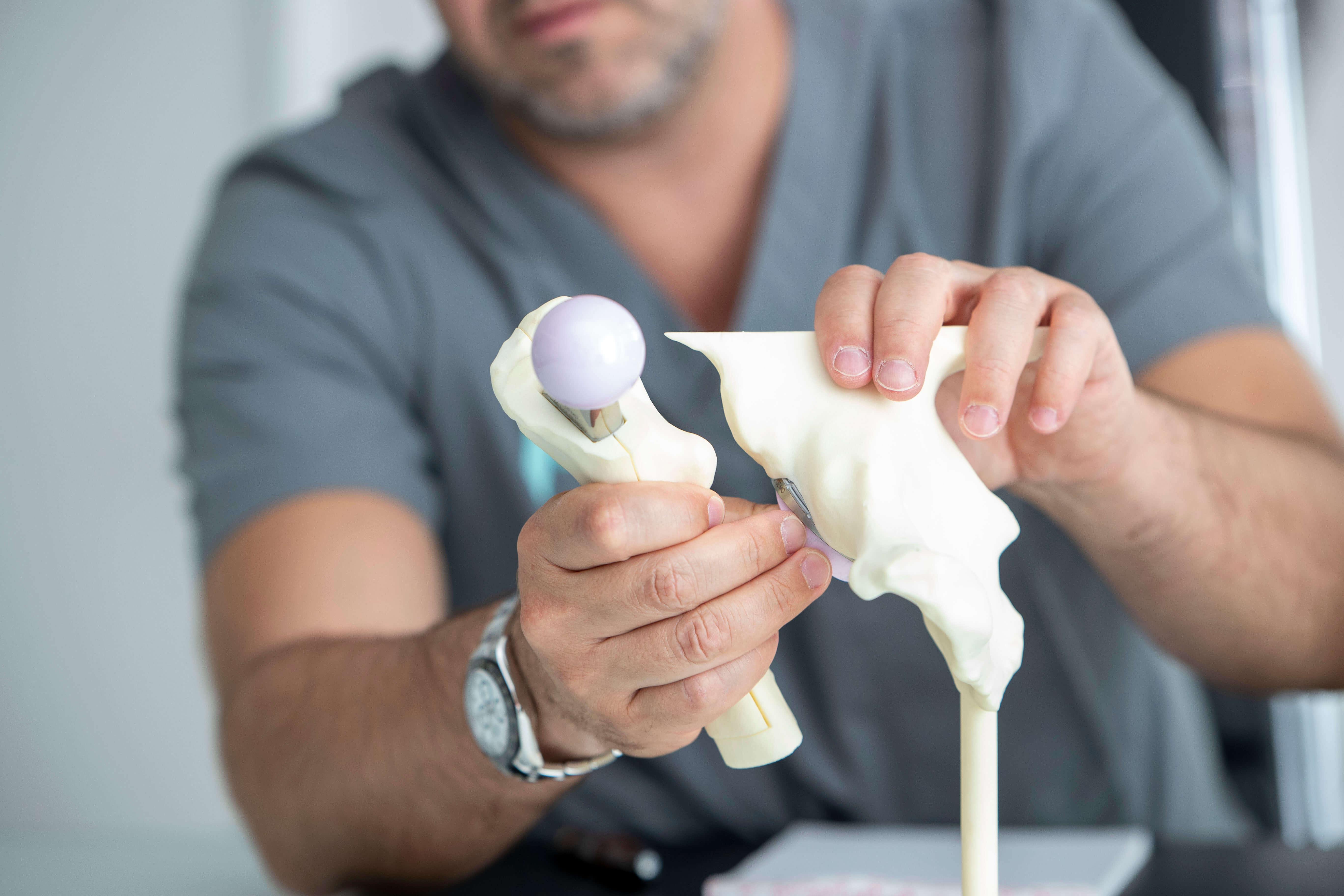 Tout savoir sur la prothèse totale de hanche | Hôpital de La Tour